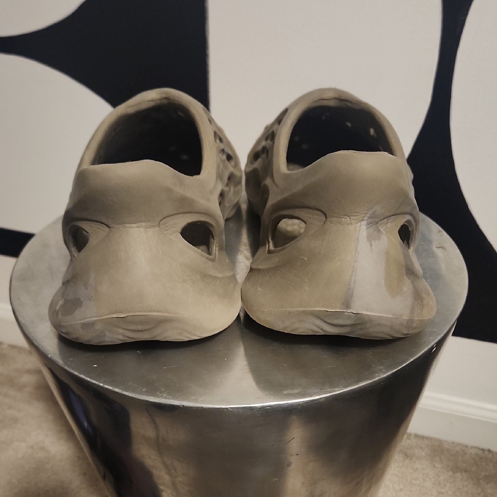 Adidas YZY Foam RNNR Stone Taupe Color - Picture 2 of 6